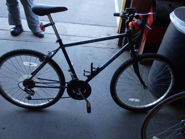 lot 343 image: Huffy Bicycle, Mens 15 Speed MT Bi...