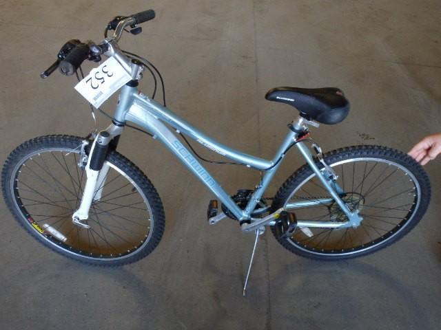 lot 352 image: Schwinn Bicycle, Womens 21 Speed M...