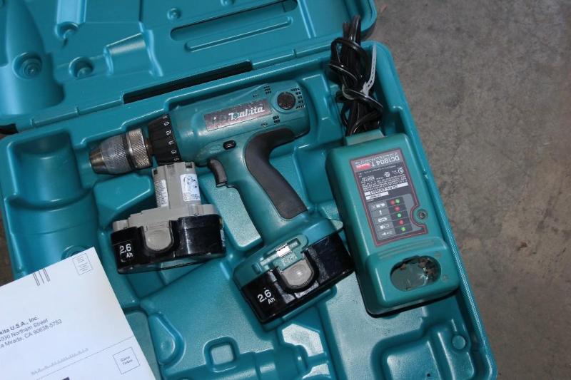 lot 75 image: Makita Tool Box, with Battery Charg...