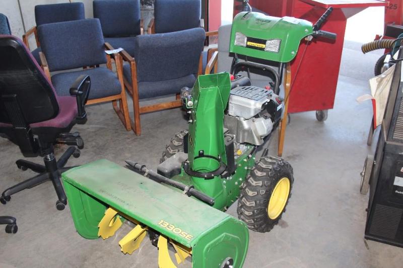 lot 90 image: John Deere 1330SE Snow Blower, 135 ...