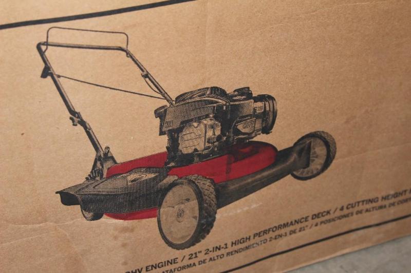 lot 91 image: Yard Machines, Briggs and Stratton ...