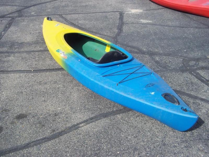 Dolphin 9 Kayak Needs repair...