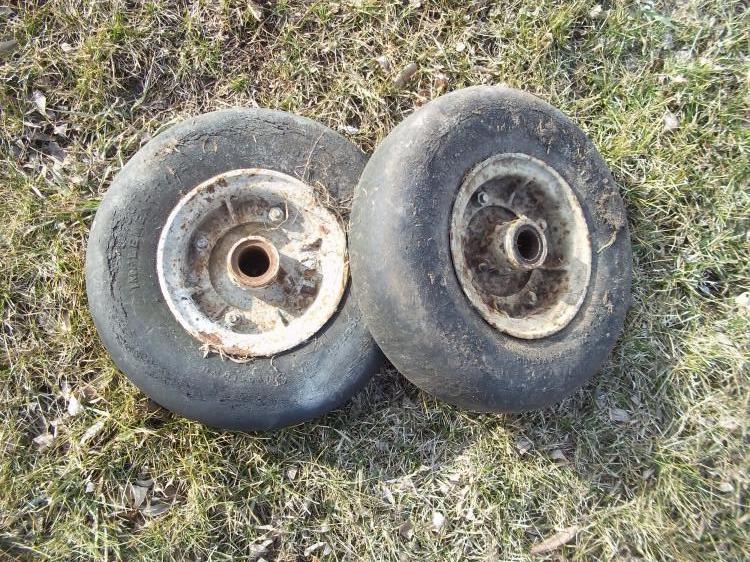 Pair of&nbsp 14&quot Rubber Airpl...