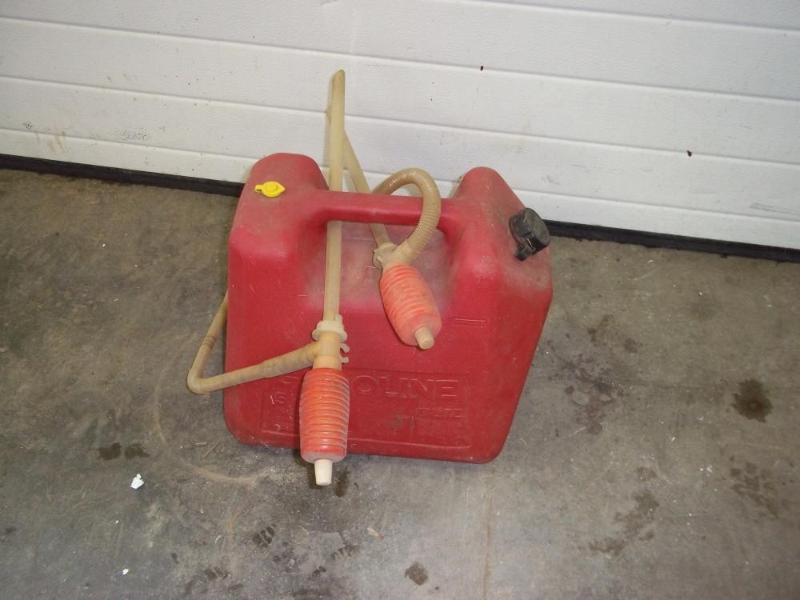 5 Gallon Plastic Gas can with sipho...