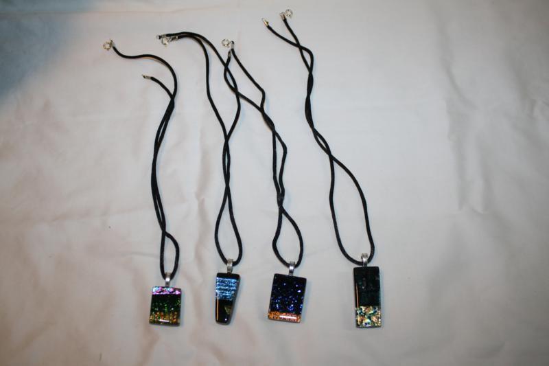 lot 104 image: 4 Jewelry necklaces...