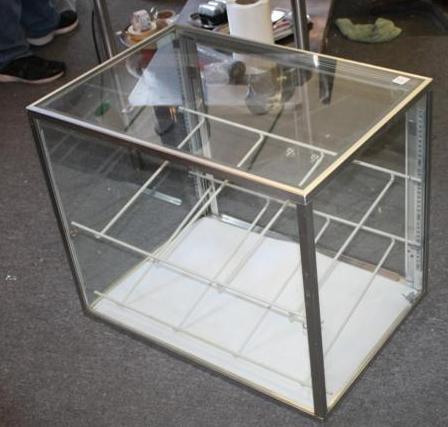 lot 11 image: Glass Counter Bakery display case 2...
