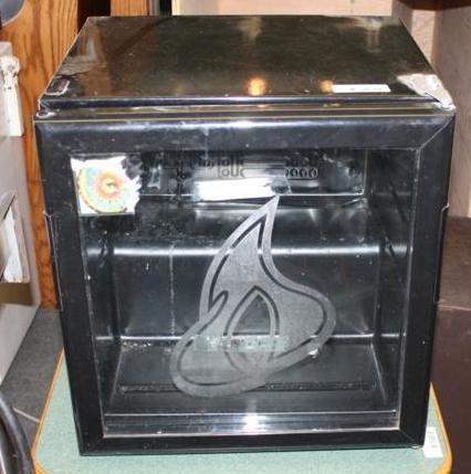 lot 13 image: Avanti commercial refrigerator mode...