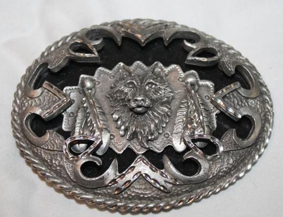 lot 146 image: Legends vintage belt buckle with 3D...