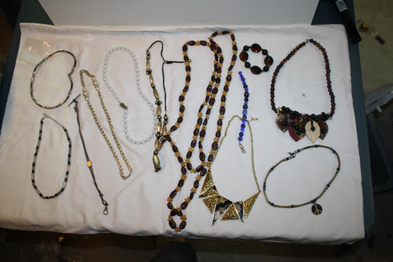 lot 152 image: Jewelry necklaces...