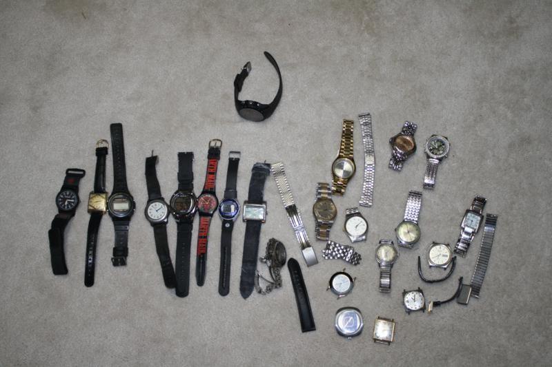 lot 153 image: Mens wrist watches, approx 20 Foss...