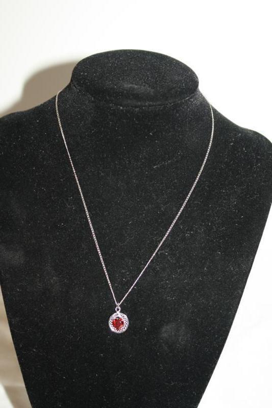 lot 158 image: Jewelry necklace, very beautiful...