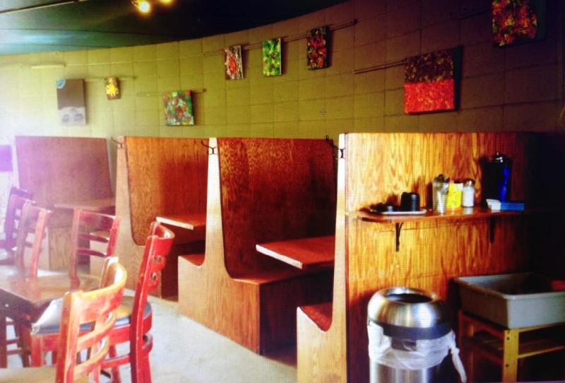 lot 18 image: Restaurant wooden booths 60 x 48 x ...