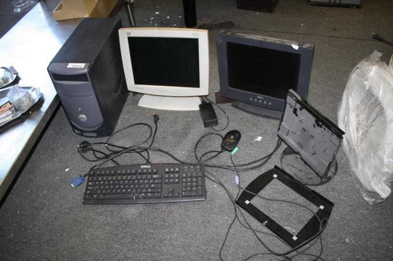 lot 40 image: Dell computer, screen, keyboard, Lo...