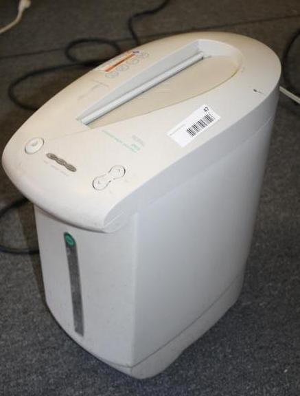 lot 47 image: Royal paper shredder VF810, it is w...