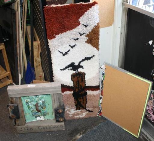 lot 62 image: Wall decor 3 pieces...