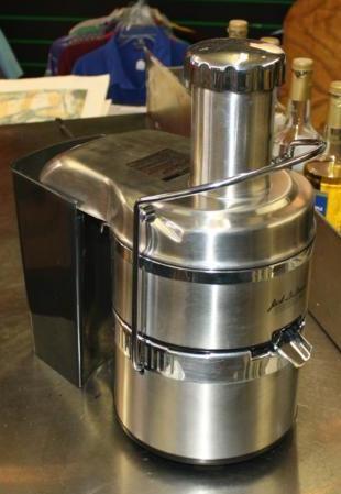 lot 7 image: Jack LaLannes Power Juicer model E...