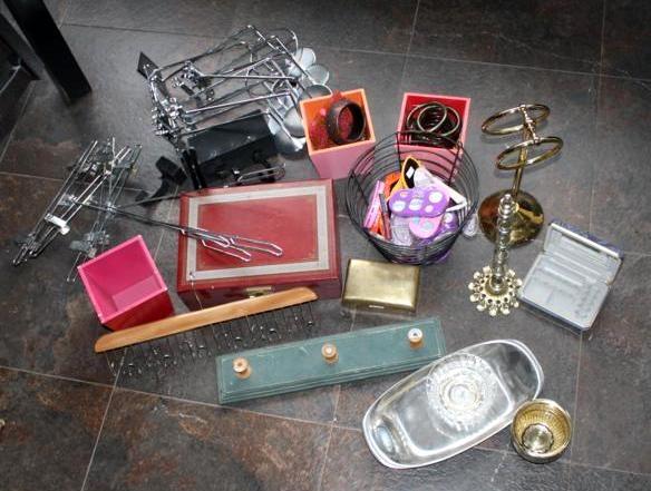 lot 77 image: Jewelry tree, jewelry boxes, jewelr...