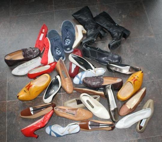 lot 80 image: Large group of vintage Assorted sho...
