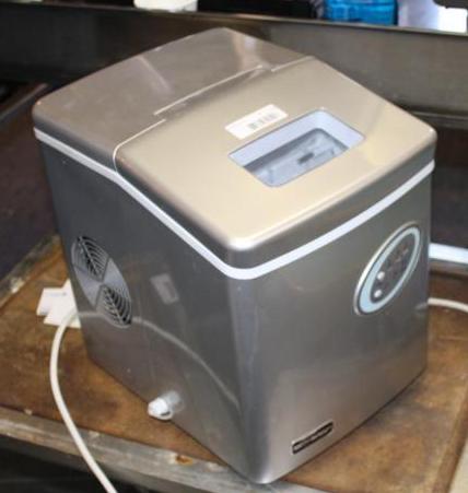 lot 9 image: Ice Maker Emerson model IM 90T-we w...