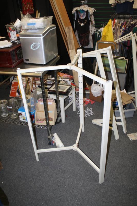 lot 91 image: Metal folding retail shelving 45&qu...