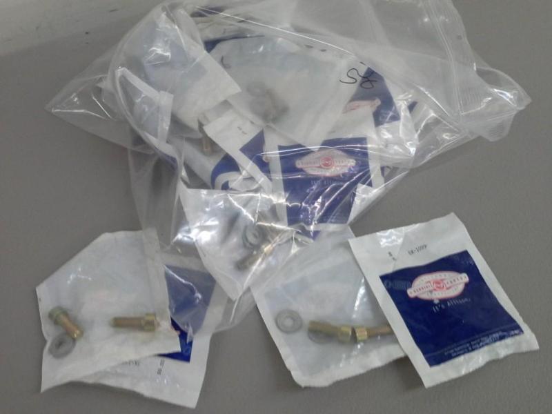 lot 127 image: (QTY 45) KIT TRANSMISSION OUTPUT FLANGE RETAINING B400 B500 29535910