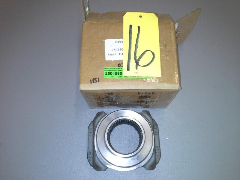 lot 16 image: (QTY 1) YOKE TRANS OUTPUT B500 GILLIG 6-4-8851-1