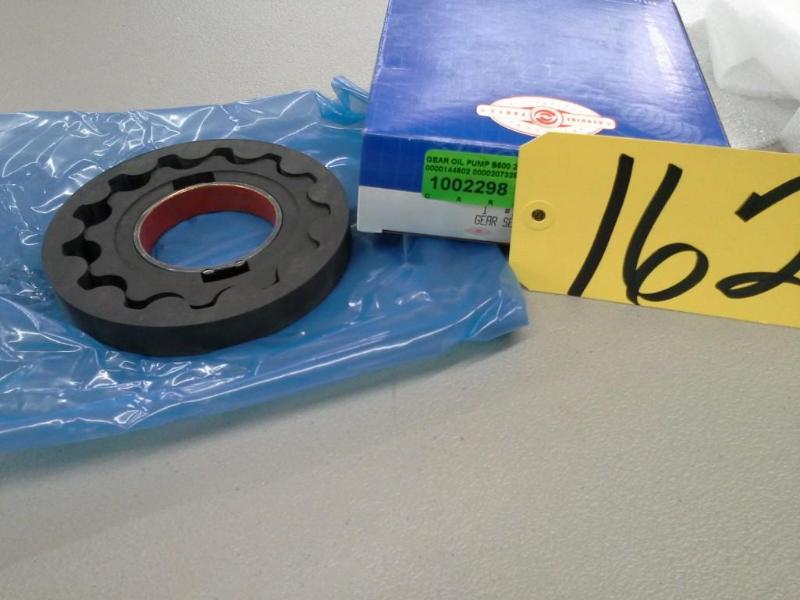 lot 162 image: GEAR OIL PUMP B500 29515688