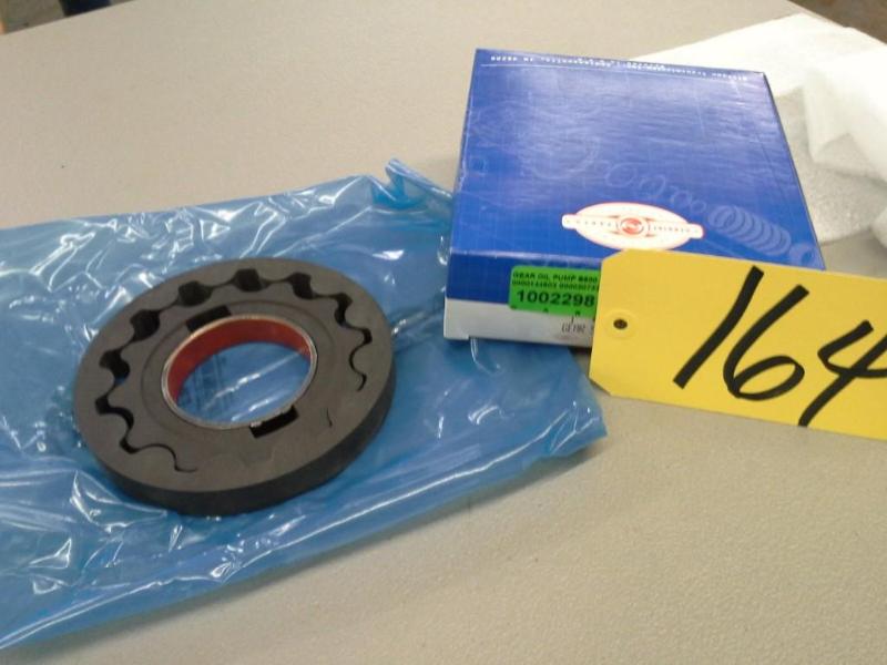 lot 164 image: GEAR OIL PUMP B500 29515688