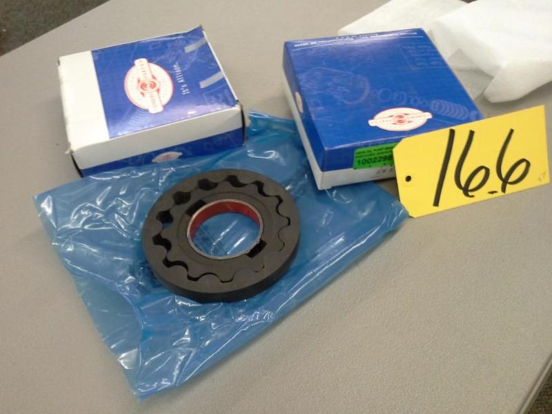 lot 166 image: Qty 2 GEAR OIL PUMP B500 29515691