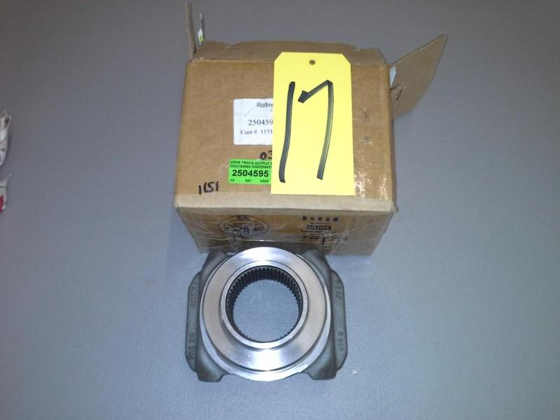 lot 17 image: (QTY 1) YOKE TRANS OUTPUT B500 GILLIG 6-4-8851-1