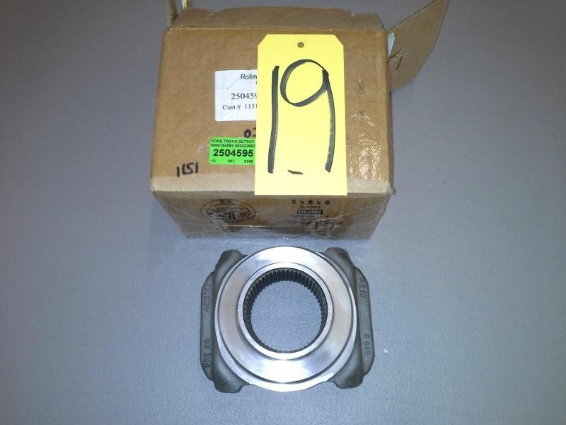 lot 19 image: (QTY 1) YOKE TRANS OUTPUT B500 GILLIG 6-4-8851-1