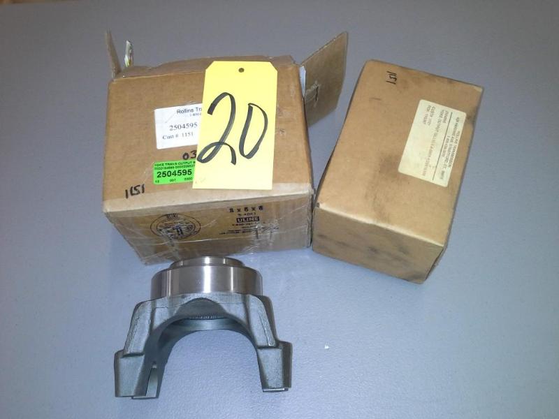 lot 20 image: (QTY 2) YOKE TRANS OUTPUT B500 GILLIG 6-4-8851-1
