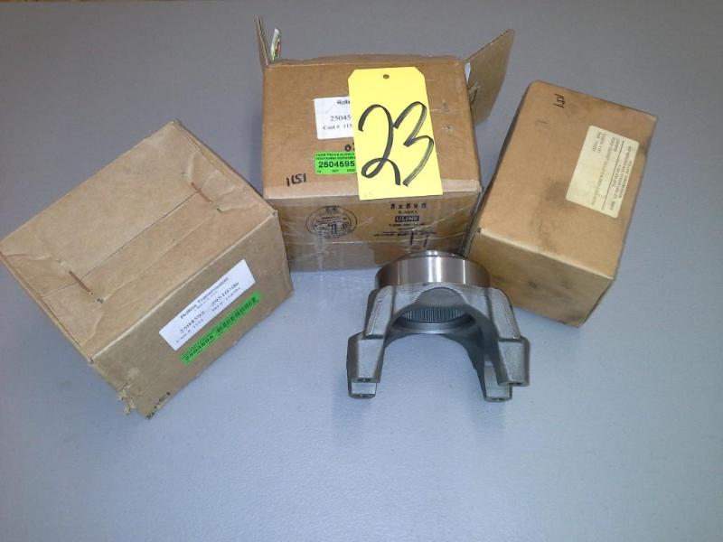 lot 23 image: (QTY 3) YOKE TRANS OUTPUT B500 GILLIG 6-4-8851-1