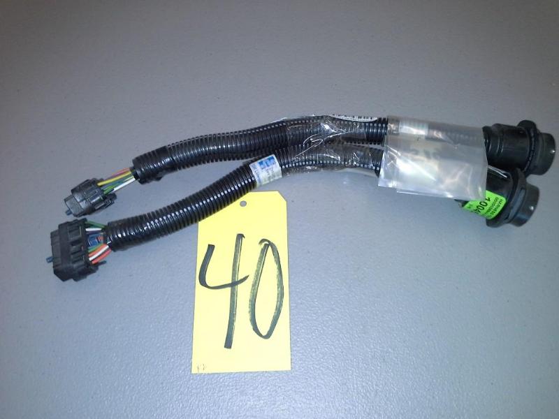 lot 40 image: (QTY 2) HARNESS TRANSMISSION INTERFACE SQUARE TO ROUND ON VEHICLE B500 29519210