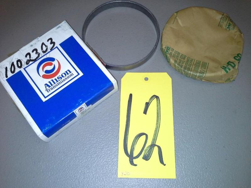 lot 62 image: (Qty 20) BUSHING CLUTCH HUB ASSY. B500 29501485