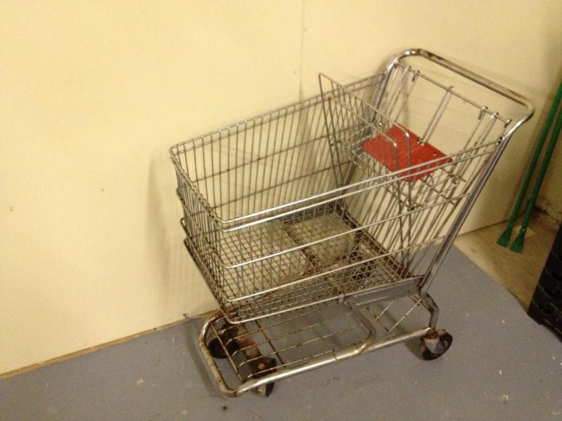 lot 13 image: Vintage Shopping Cart