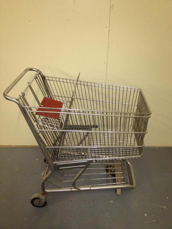 lot 14 image: Vintage Shopping Cart