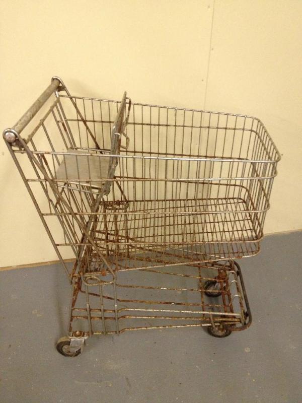 lot 15 image: Vintage Shopping Cart
