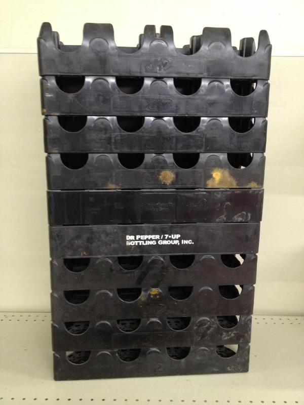 lot 28 image: 10 Dr. Pepper  7up Crates