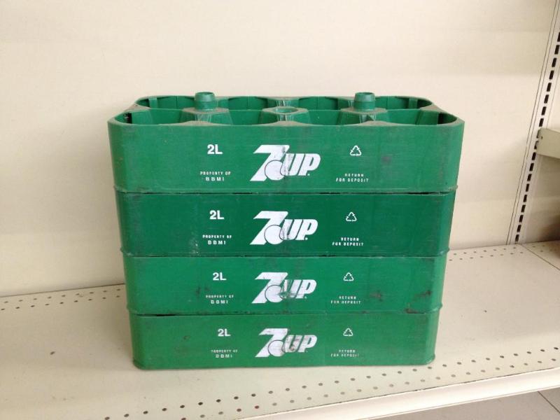 lot 34 image: 4 7up Green Crates