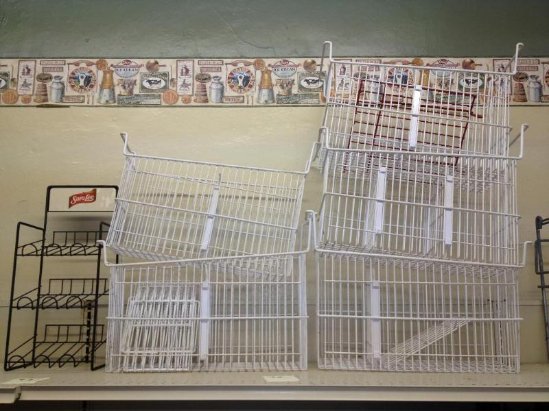 lot 47 image: Sara Lee Snacks Display Rack and 5 White Wire Baskets