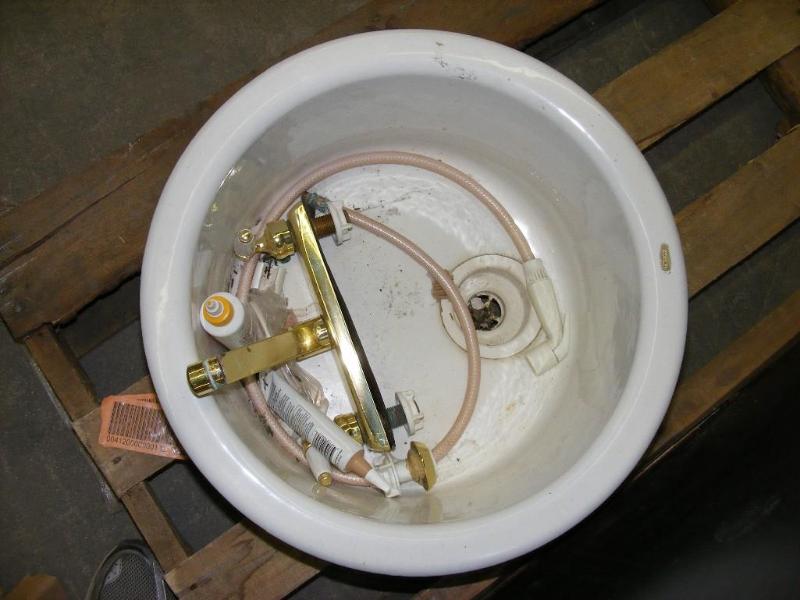 Kohler Round Tub Sink, has faucet w...