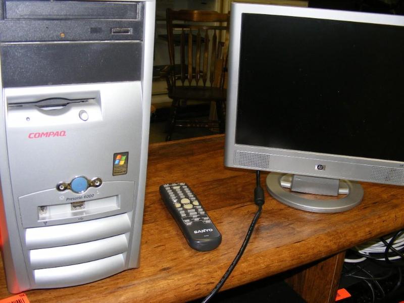 Compaq Computer Tower, HP Monitor, ...