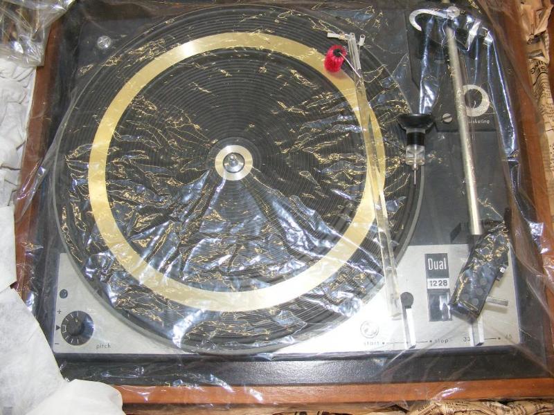 Record Player, includes dust cover ...