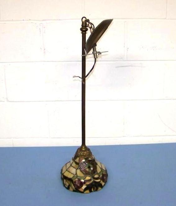 lot 13 image: Tiffany-Styled, Hanging, Pendant Light Fixture