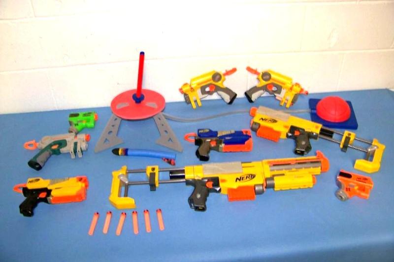 lot 14 image: Nerf, Soft Dart Guns and Accessories