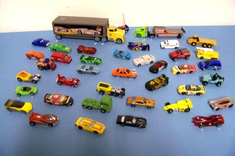 lot 16 image: Die Cast (Hot Wheels) Cars  Trucks
