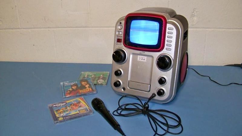 lot 31 image: Karaoke Machine, Microphone and Discs