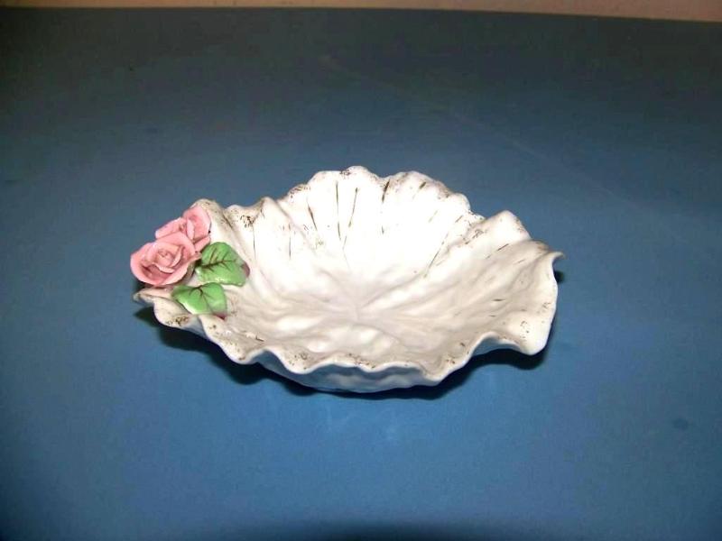 lot 35 image: Lefton China, Rose Dish