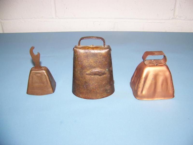 lot 60 image: (3) Cowbells  Dinnerbells - VINTAGE  COLLECTABLE  ANTIQUE